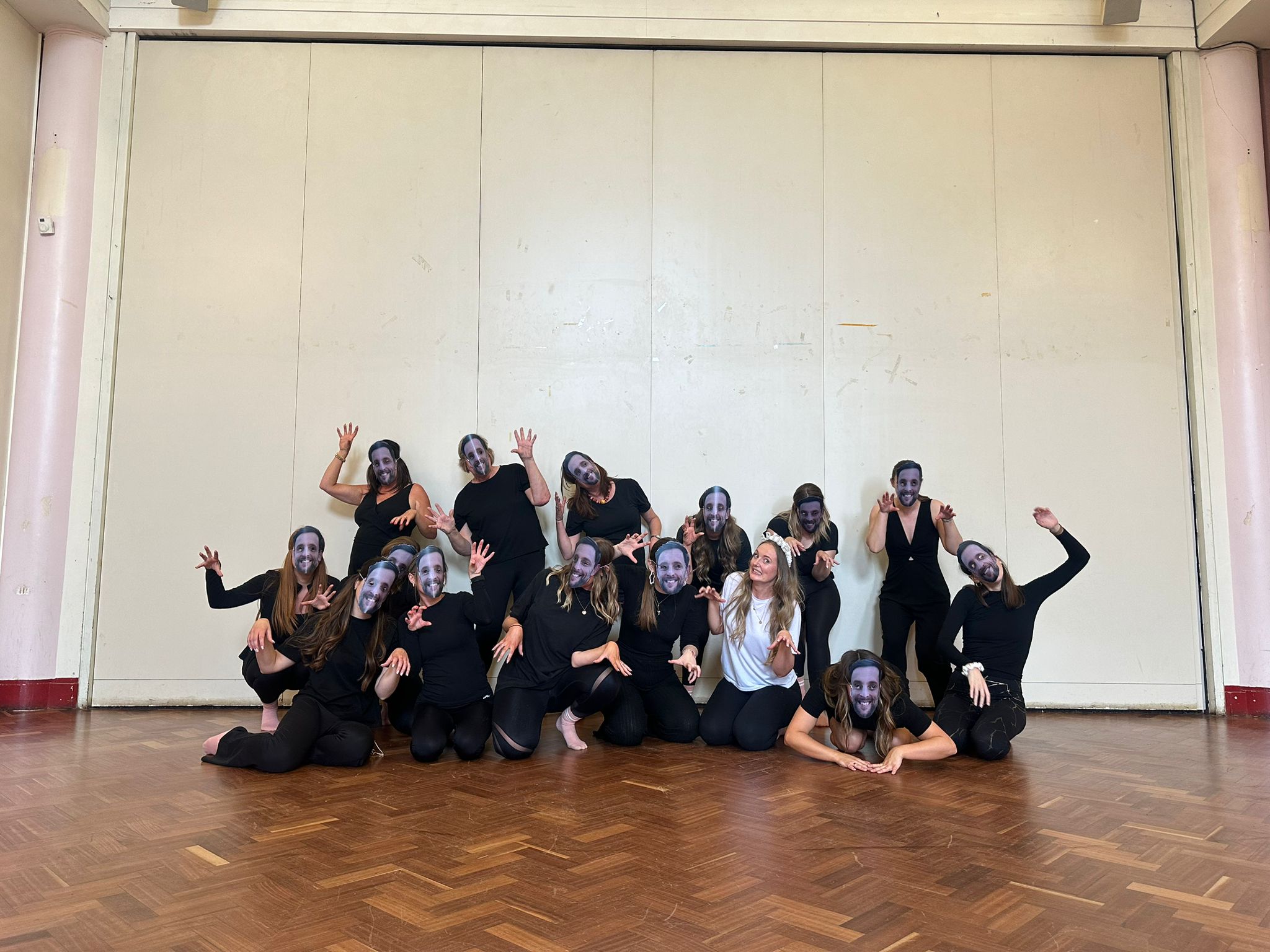 Thriller Hen Party Dance Class - Professional Dance Instructors